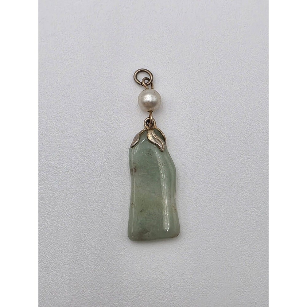 Jade Pendant Faux Pearl Silvertone 1 1/2"